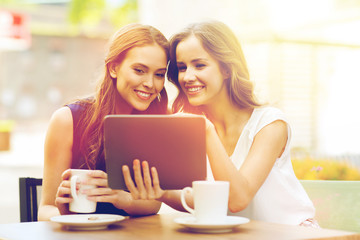 Poster - young women with tablet pc and coffee at cafe