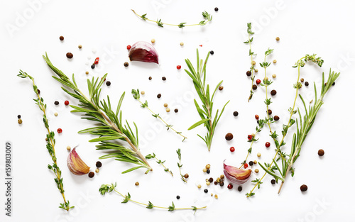 Fotografía Herbs and spices - background for cooking