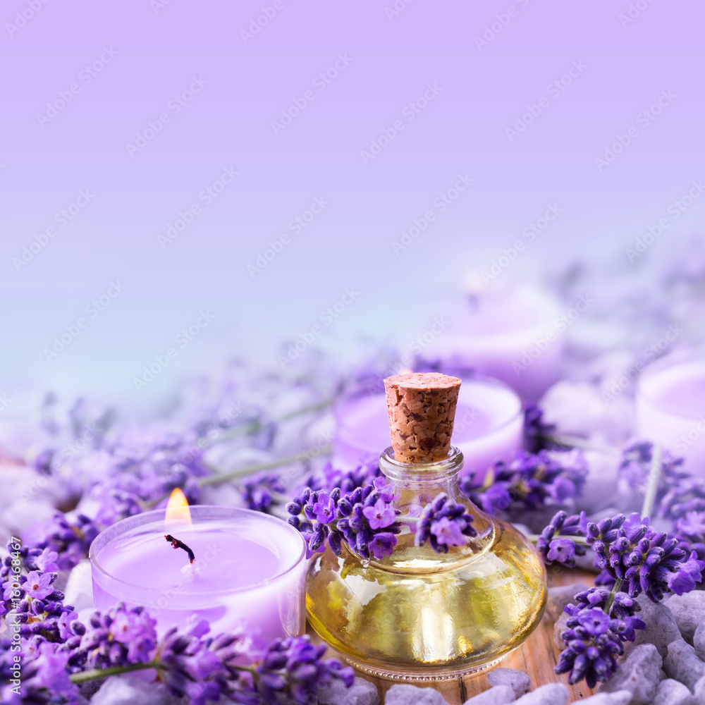 Lavendel  -  Lavendelöl und Duftkerze