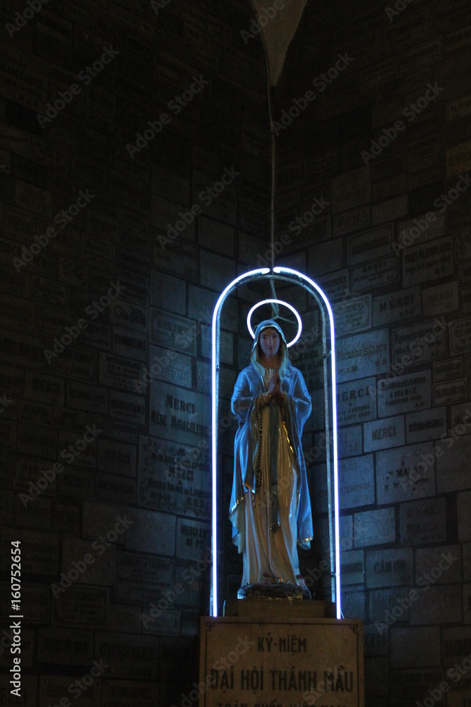 Statue in Notre Dame Cathedral (Ho Chi Minh / Saigon)