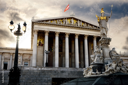 Fototapeta na szkło Budynek Parlamentu Austrii w Wiedniu (Austria)