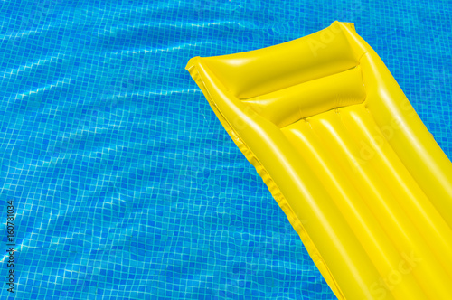 Fotografie, Obraz Sommer Sonne Auszeit Swimming Pool Wasser mit Luftmatratze