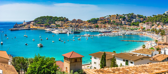 Wall Mural - Spanien Mittelmeer Küste Bucht von Port de Soller Mallorca