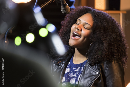 Cuadros en Lienzo Black female singing in a recording studio
