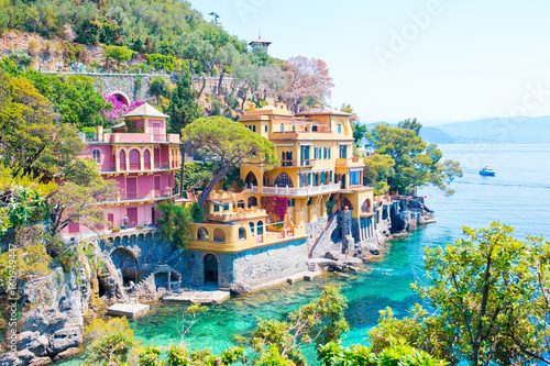 Cuadros en Lienzo Beautiful sea coast with colorful houses in Portofino, Liguria, Italy
