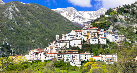 Canvas Print - Charming small mountain villages in Abruzzo, Italy