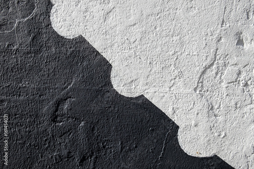 Cuadros en Lienzo Textured concrete wall with contrasting black and white pattern