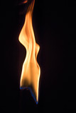 Fototapeta Miasto - flame of a torch in the darkness
