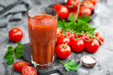 Canvas Print - Tomato juice and fresh tomatoes