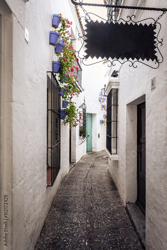Fotografia  Traditional old narrow spanish street in Barcelona town
