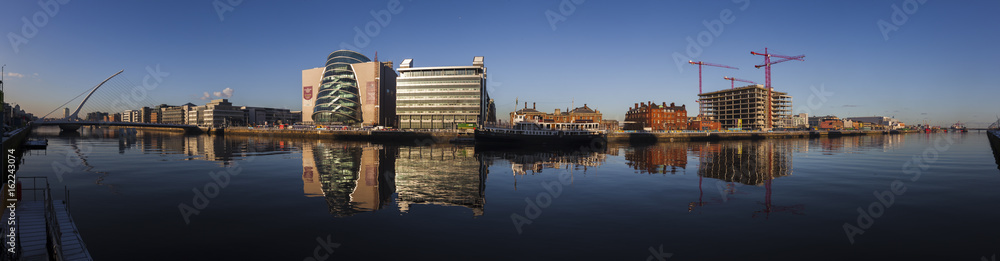 Obraz na płótnie Dublin Docklands, view on Nort Wall Quay, Dublin Conference Centre, Samuel Becket Bridge w salonie