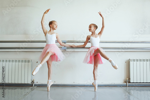 little girl pointe ballet shoes