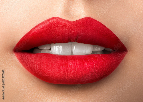 Fotomural Close up view of beautiful woman lips with red matt lipstick
