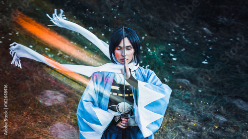 samuraj-dziewczyna-w-tradycyjn