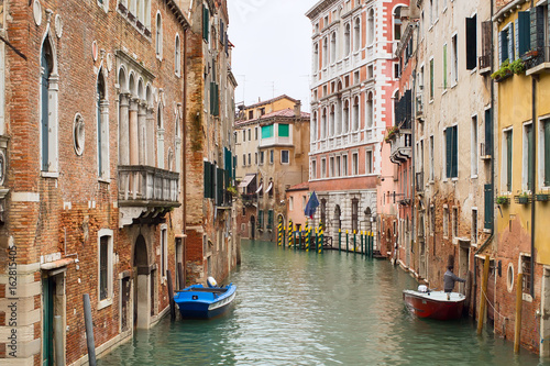 Romantic venetian canal view. Venice scenery, Italy © Kisa_Markiza