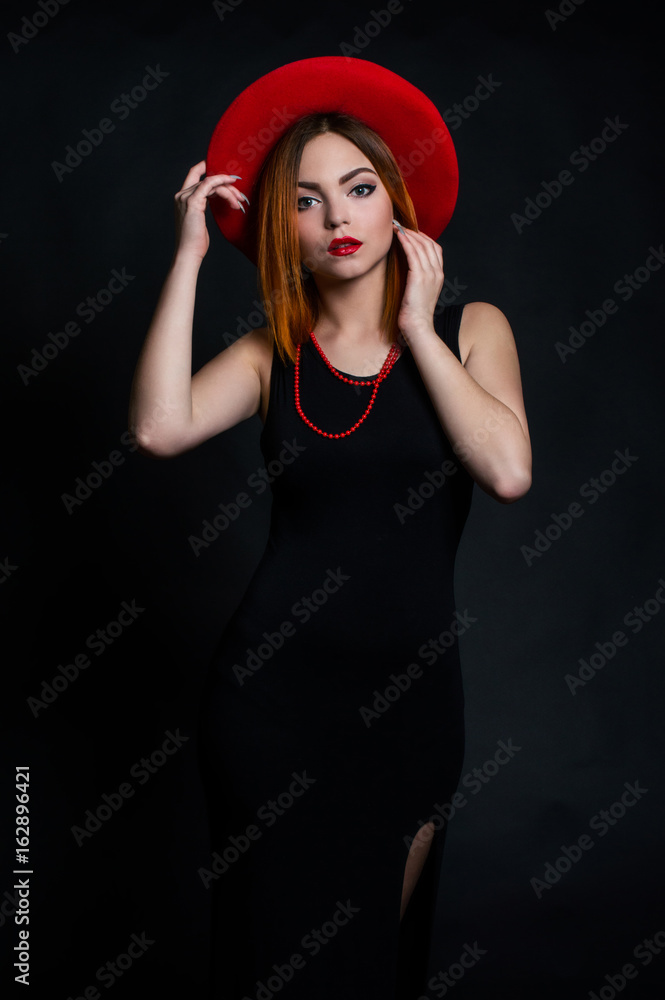 black dress with red fascinator Classy Black Dress With Fascinator