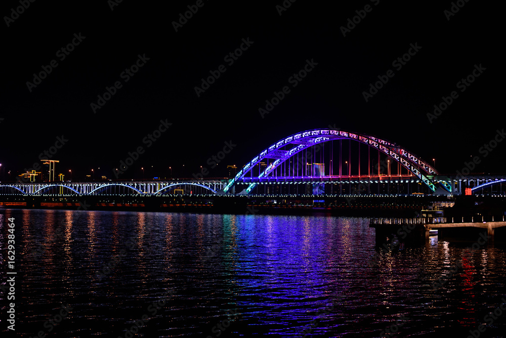 il ponte fuxing al fiume qiantang di hangzhou
