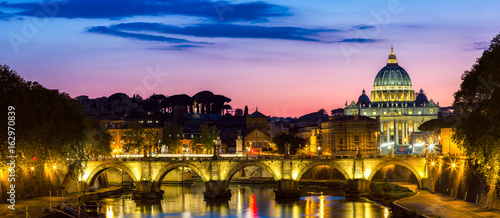 Zdjęcie XXL Watykan. Bazylika Świętego Piotra. Panoramiczny widok na Rzym i Bazyliki Świętego Piotra, Włochy