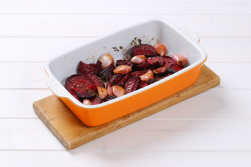 Wall Mural - baked beetroot with garlic