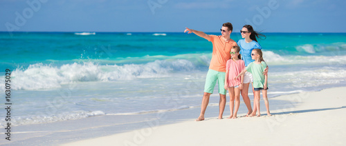 Plakat Rodzinne wakacje na plaży