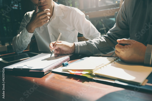 Obraz na plátne  Businessmen and lawyers are discussing business deals.