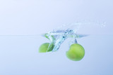 Fototapeta Łazienka - Green Apples splashing in water