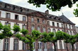 Hotel de Ville - Rathaus von Straßburg mit Baumallee im Vordergrund