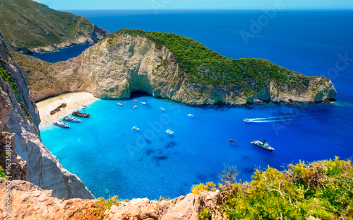 Cuadros en Lienzo Visiting card of the island of Zakynthos. Bay Navagio.