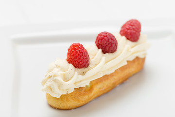 Wall Mural - Eclair with vanilla cream and raspberries