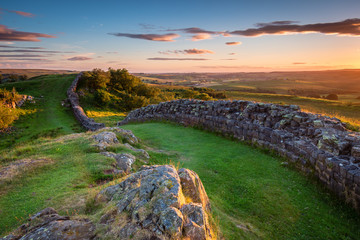 Canvas Print - Hadrian's Wall near sunset at Walltown / Hadrian's Wall is a World Heritage Site in the beautiful Northumberland National Park. Popular with walkers along the Hadrian's Wall Path and Pennine Way