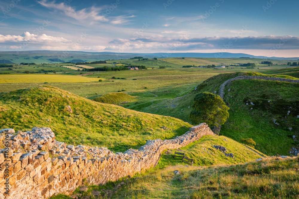 photo-stock-hadrian-s-wall-above-steel-rigg-hadrian-s-wall-is-a-world