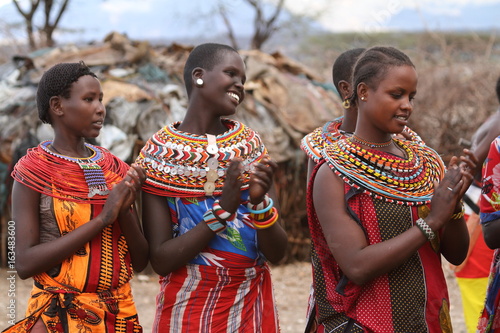 Fotografía Traditionelle Samburu Frauen in Kenia