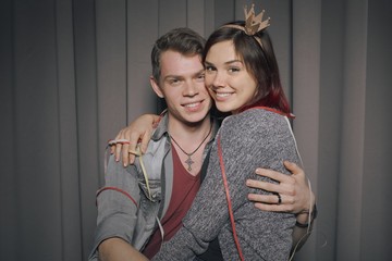 Wall Mural - Happy couple in a photo booth