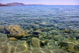 Fototapeta Morze - Piękne kolorowe dno w przeźroczystej wodzie morza Śródziemnego.