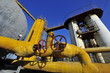 © qiujusong - The pipe and valve oil fields