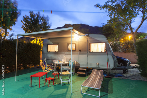 Fotografía Caravan on a camping site