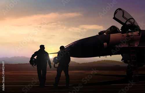 Papel de parede Military Aircraft and pilot  at airfield in silhouette scene
