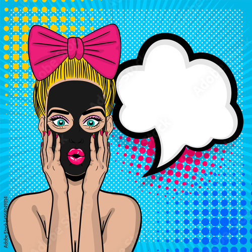 Zdjęcie XXL Piękna sexy dziewczyna blond włosy różowy łuk, wow oops twarz otwarte usta w stylu pop-art kosmetycznych czarna maska. Komiks tło retro półtonów. Wektor reklamować ilustrację. Komiks dymek tekstowy.