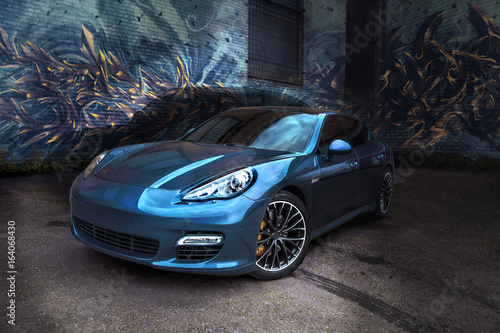 samochod-na-kolorowym-tle-porshe-panamera-perlowy-niebieski