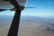 Blick aus dem Flugzeug zur Tragfläche