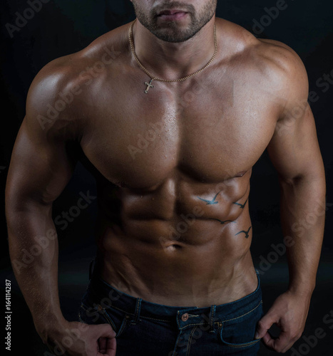 Zdjęcie XXL Przystojny seksowny mięśni nago / nagie ciało model fitness MMA fighter