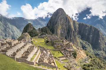 Canvas Print - Machu Picchu Inca Ruins - Sacred Valley, Peru