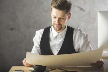 Poster - Grinning businessman with project