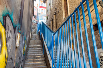 Poster - Narrow Stairs in Valparaiso