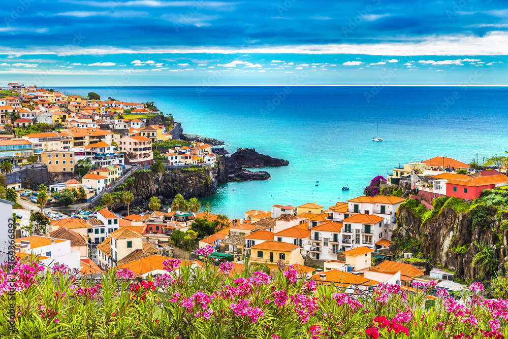 Panoramic view over Camara de Lobos, Madeira island, Portugal - obrazy, fototapety, plakaty 