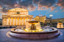 Большой театр и фонтаны The Bolshoi Theater And Fountains