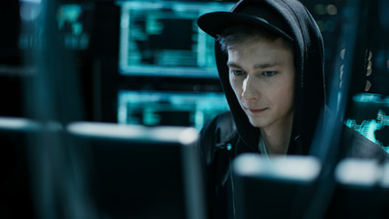 Aufkleber - Hooded Teenage Hacker Successfully Attacks Global Infrastructure Servers with Virus.