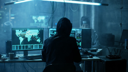 Aufkleber - Team of Internationally Wanted Teenage Hackers Infect Servers and Infrastructure with Ransomware. Their Hideout is Dark, Neon Lit and Has Multiple displays.
