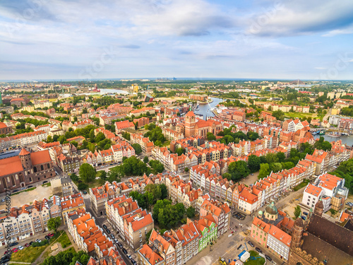 Zdjęcie XXL Gdańsk - krajobraz z powietrza. Stare miasto Gdańsk z lotu ptaka z widoczna rzeka Motławą.