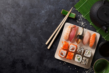 Wall Mural - Set of sushi and maki roll and green tea